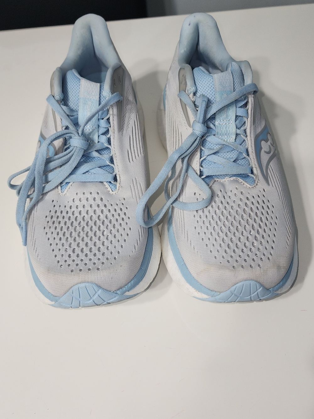 Saucony Women's Light Blue and White Running Sneakers Size 9.5 Wide